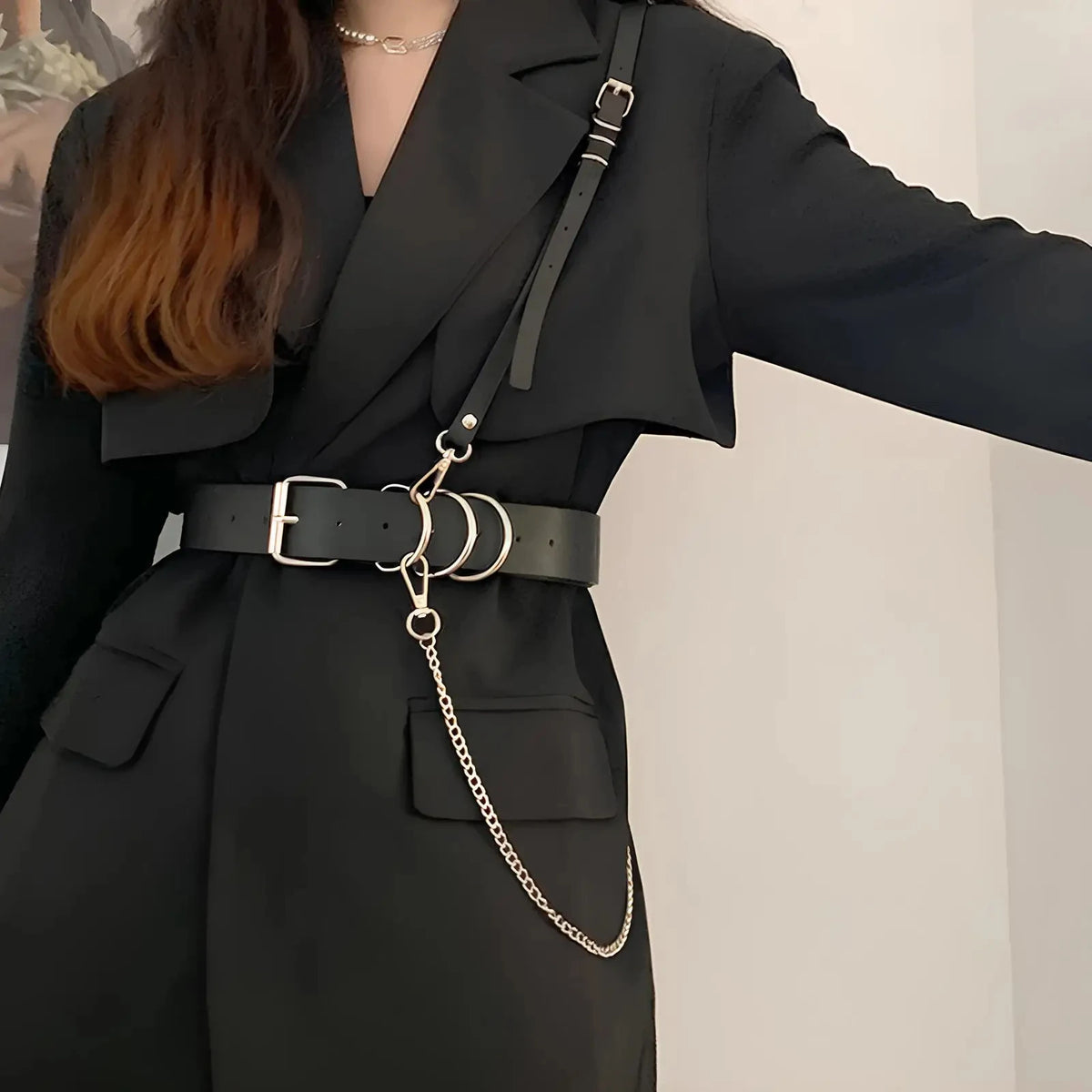 Asymetryczny harness z paskiem Antlia