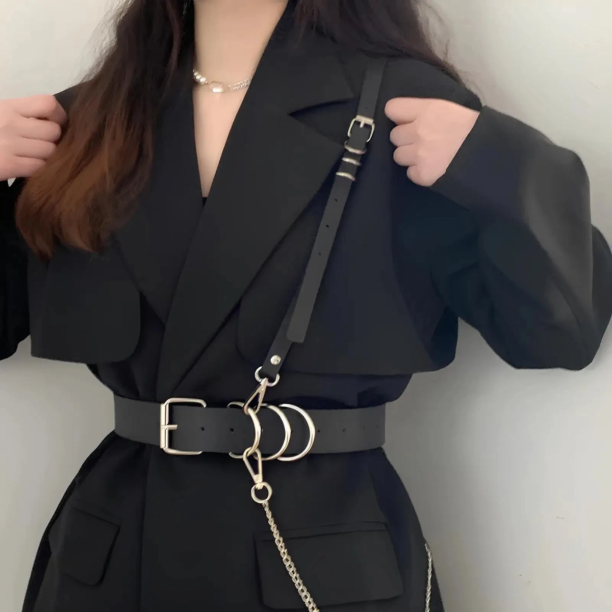 Asymetryczny harness z paskiem Antlia