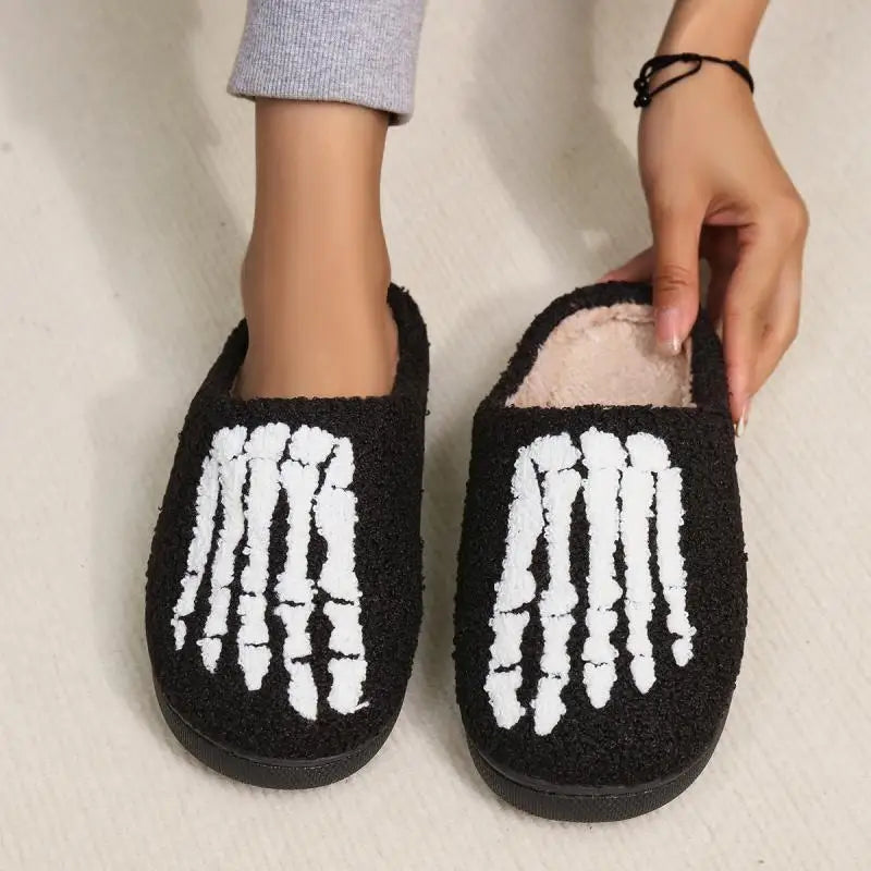 Kapcie na Halloween z motywem kościotrupa Chamaeleon-lauranapl.com